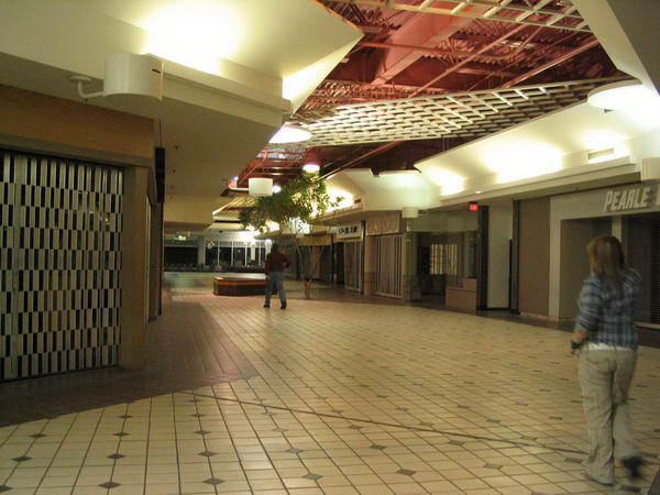 Wonderland Mall (Wonderland Shopping Center) - 2004 Photo (newer photo)